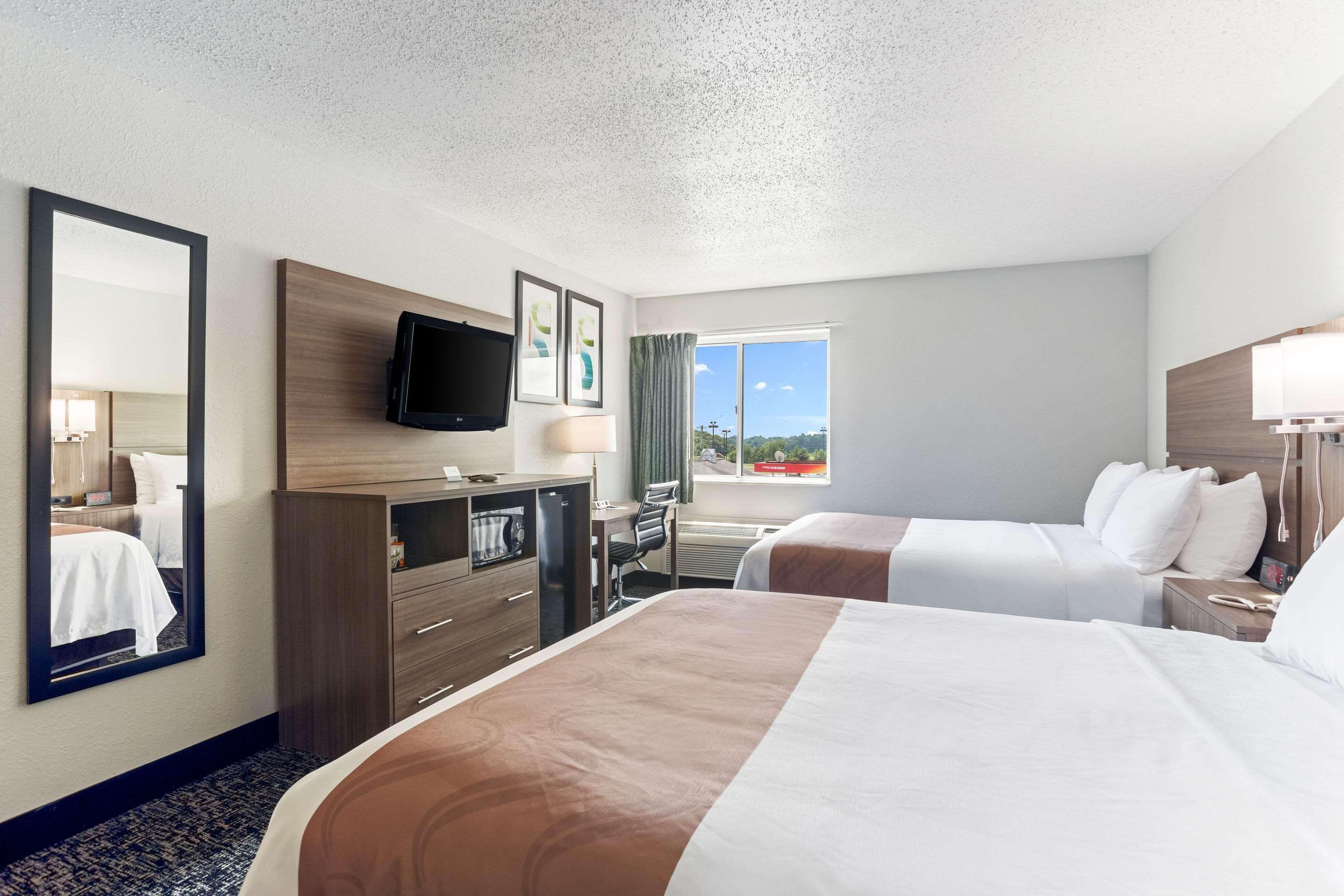 Quality Inn & Suites Ferdinand Esterno foto