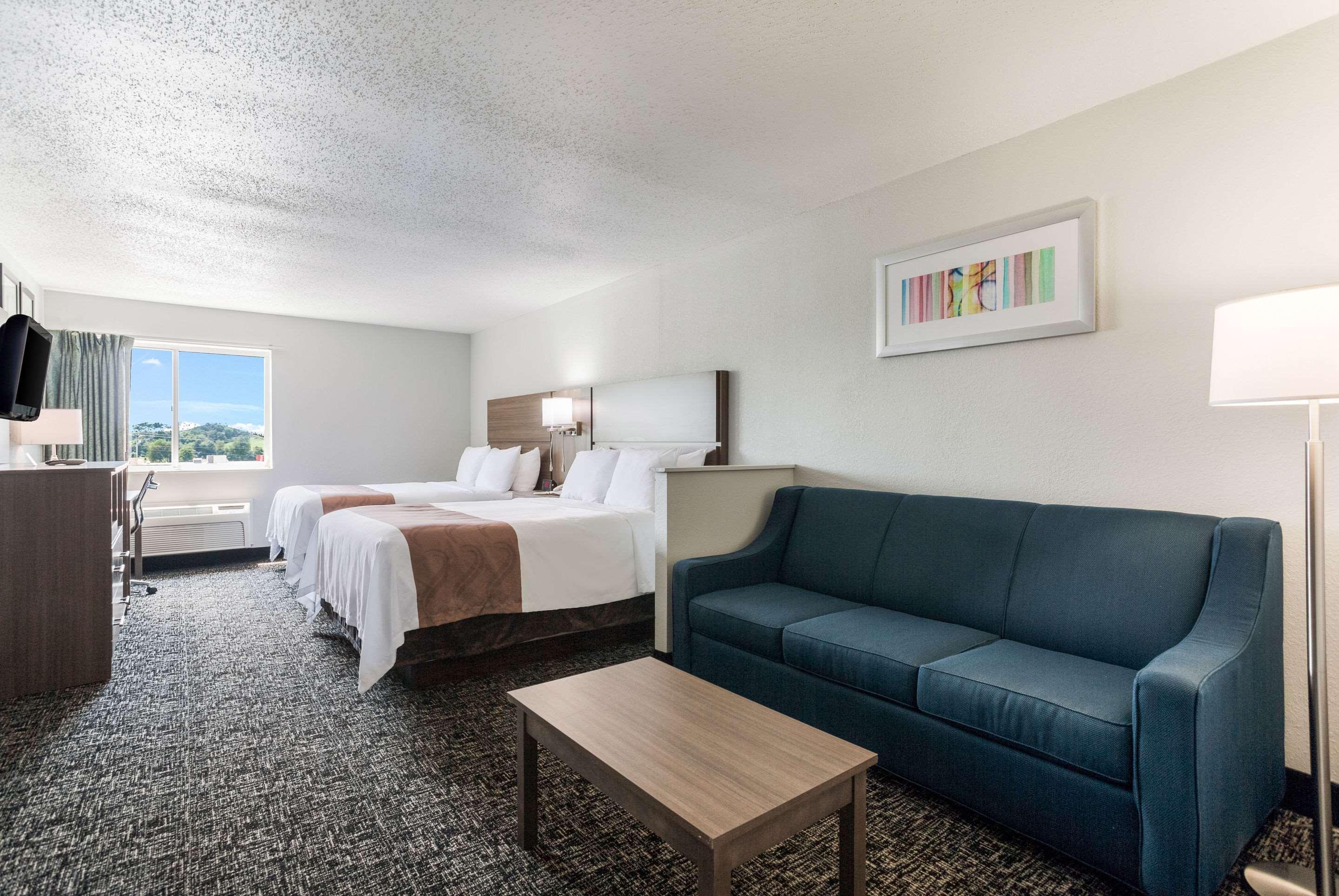 Quality Inn & Suites Ferdinand Esterno foto