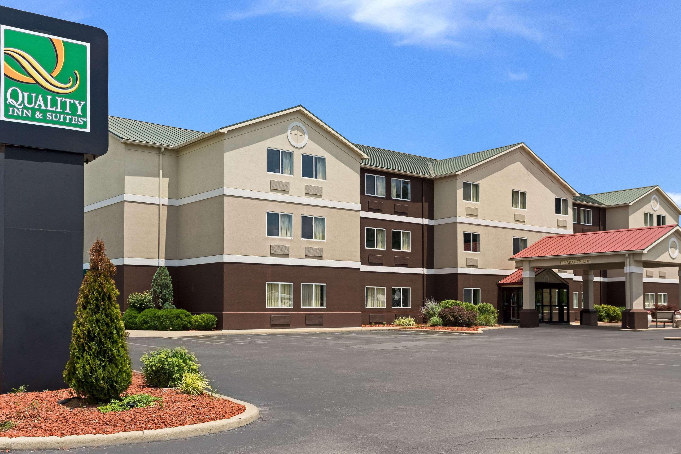 Quality Inn & Suites Ferdinand Esterno foto