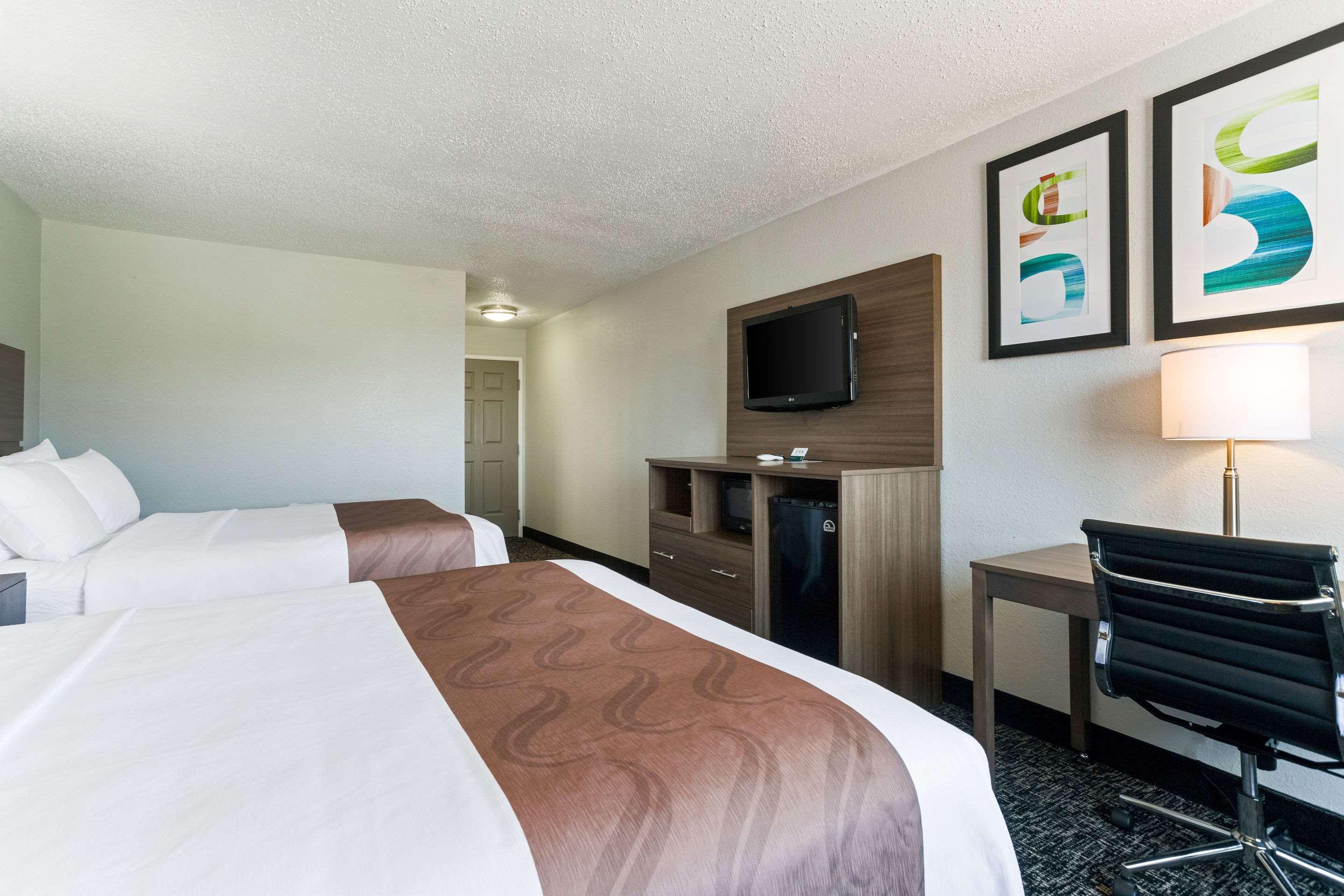 Quality Inn & Suites Ferdinand Esterno foto