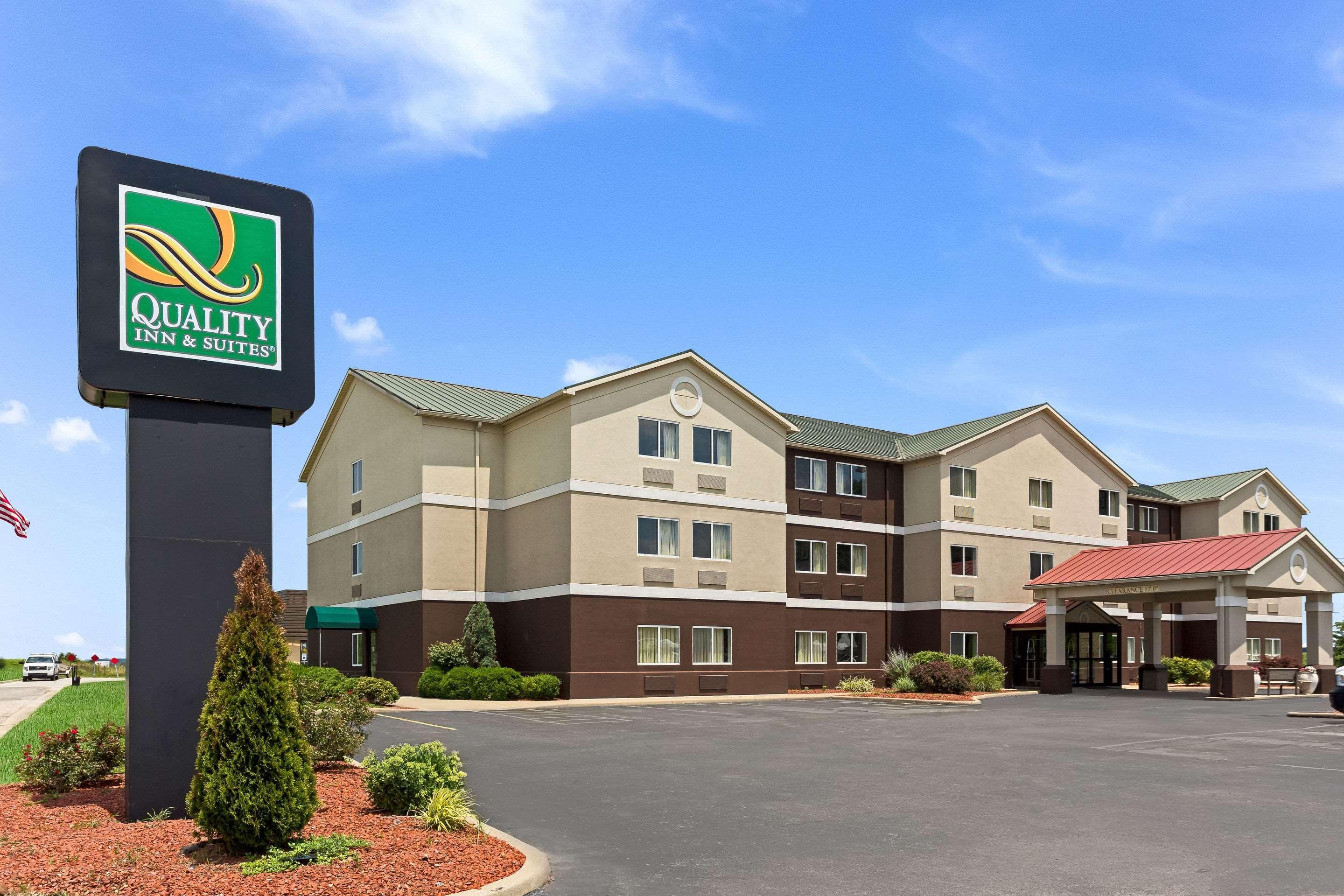 Quality Inn & Suites Ferdinand Esterno foto