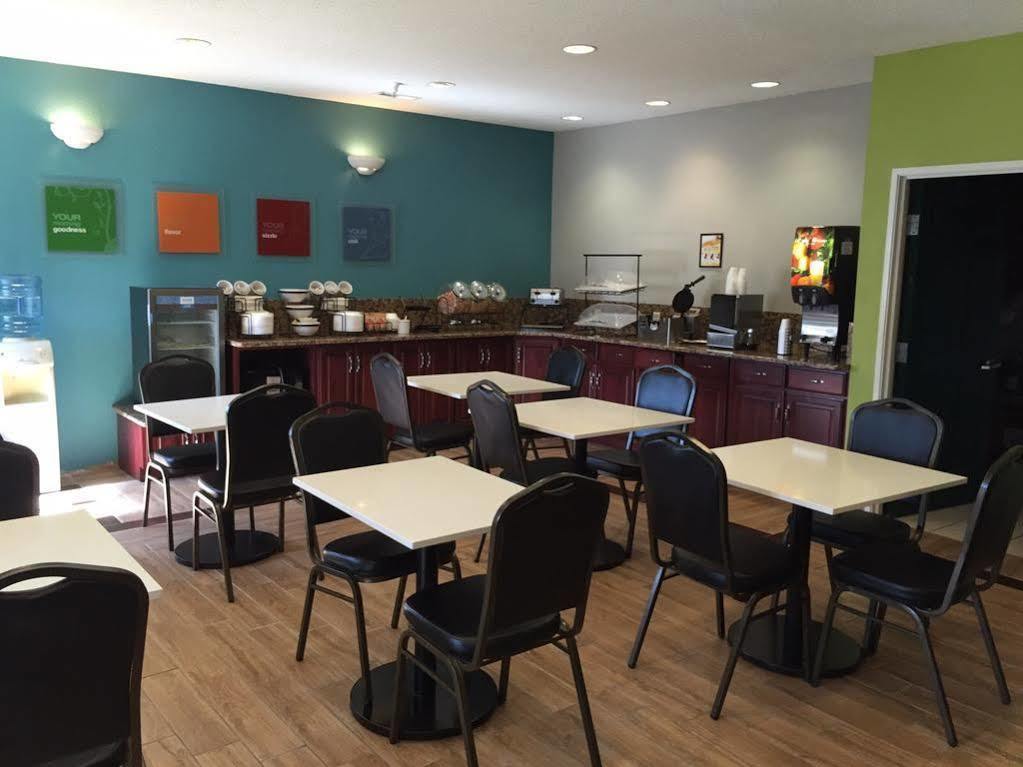 Quality Inn & Suites Ferdinand Esterno foto