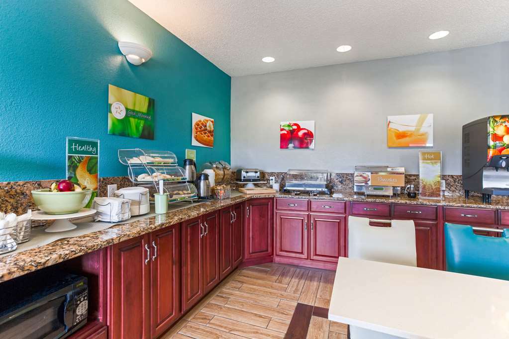 Quality Inn & Suites Ferdinand Ristorante foto